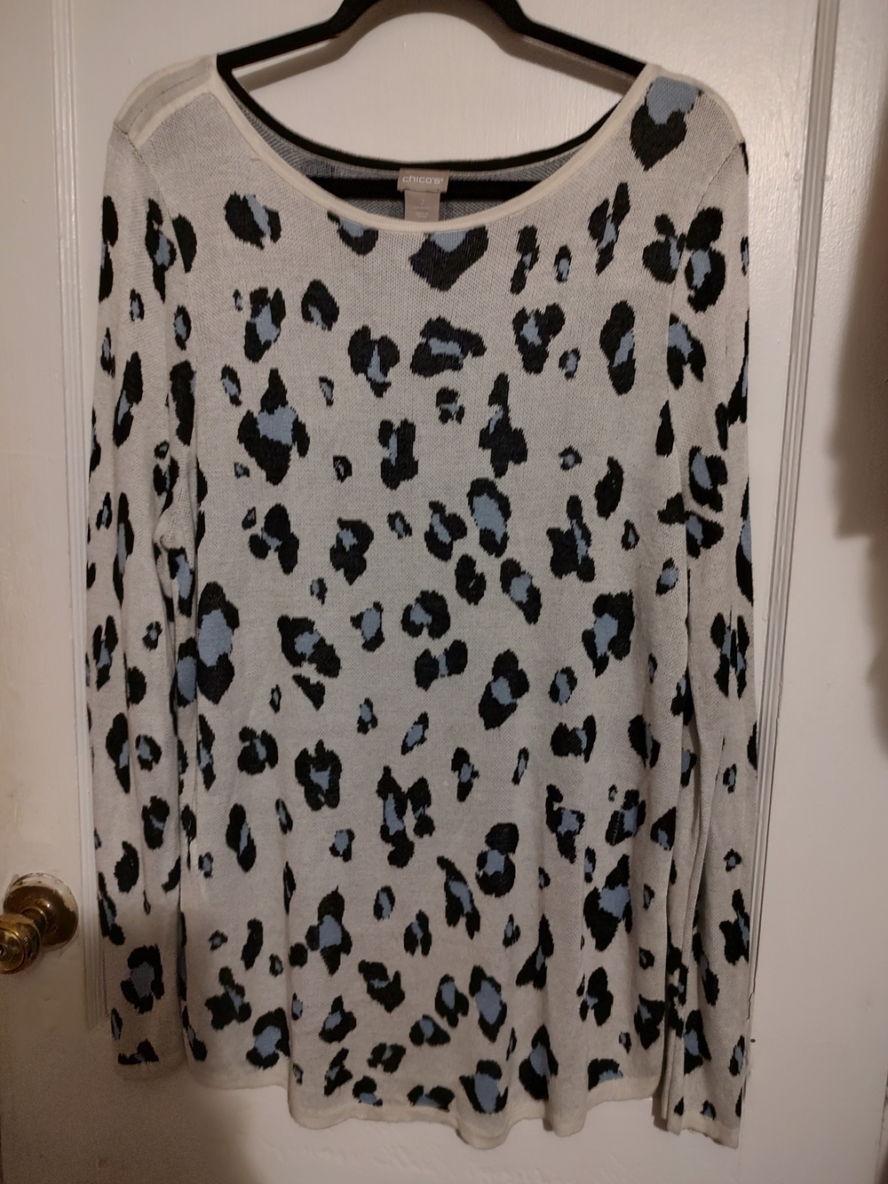 Chico's White & Blue Leopard Print Long Sleeve Sweater